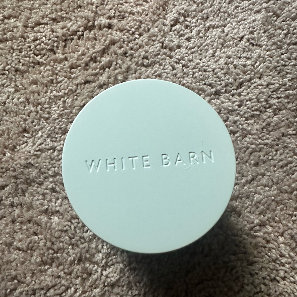 White Barn Laundry Day Candle - Picture 2 of 3